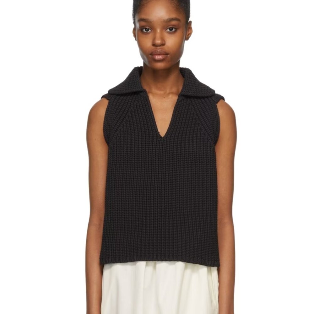 Deveaux New York Sleeveless Knit Top